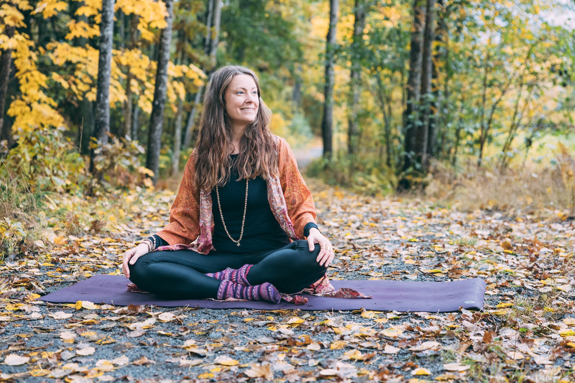 emma anderberg yoga nala på yogamatta